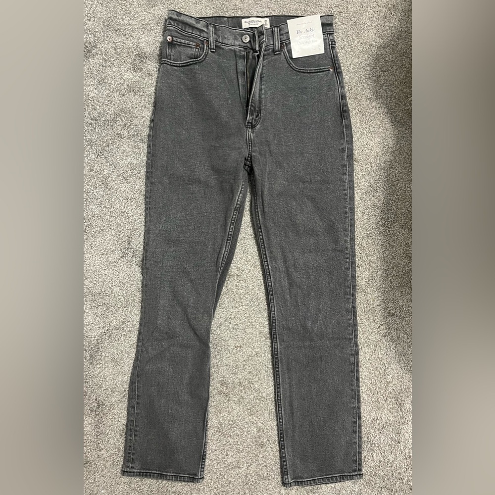 Abercombie & Fitch The Ankle Straight Ultra High Rise Jeans Size 26/2L NWT